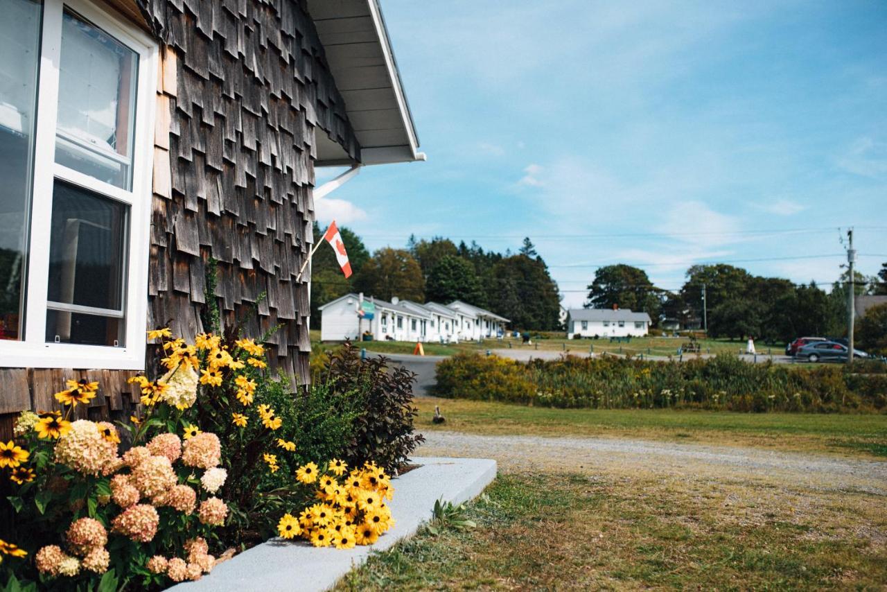 Welshpool Friars Bay Inn & Cottages מראה חיצוני תמונה