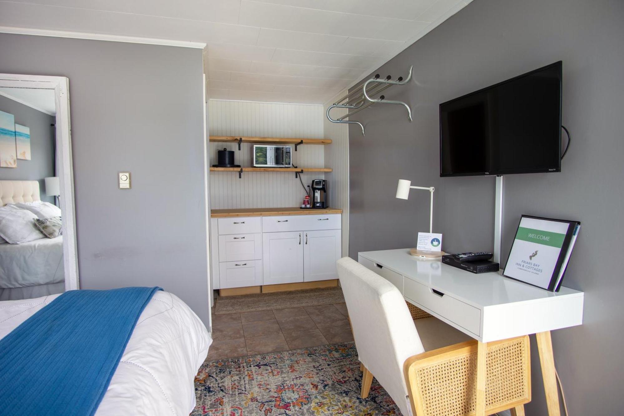 Welshpool Friars Bay Inn & Cottages חדר תמונה
