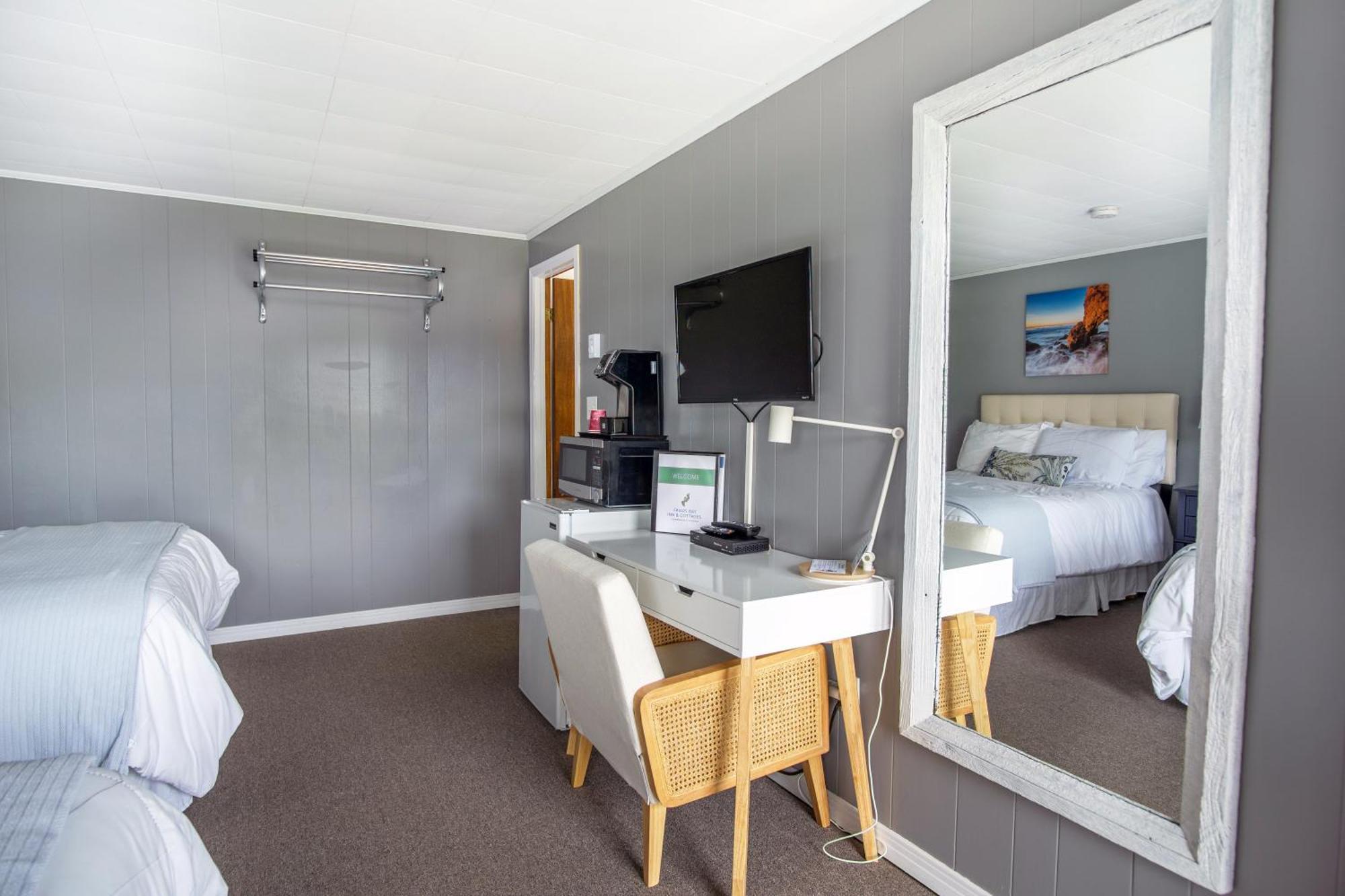 Welshpool Friars Bay Inn & Cottages חדר תמונה
